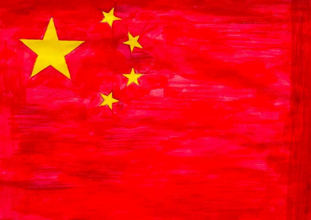 男子放炮庆祝朋友新婚不慎引燃车内鞭炮：吓了一大跳，还好人没事