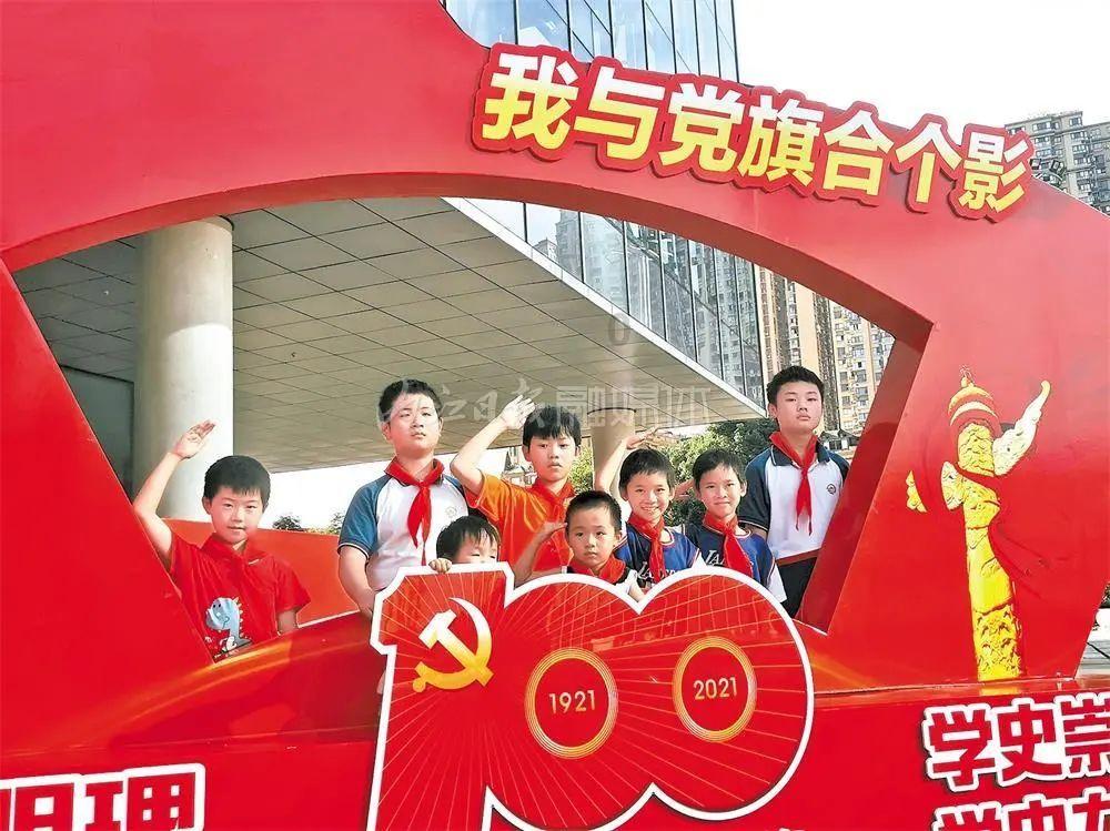 徐洪慈:18岁成为领导干部,25岁被开除党籍,39岁越狱后逃到国外