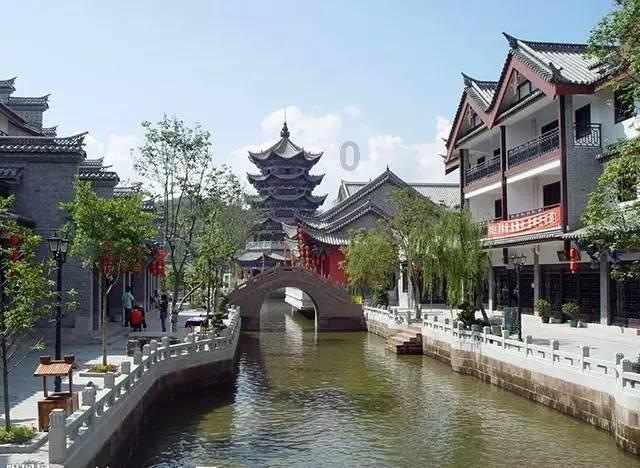小米成为中国第一手机品牌，其背后的原因是什么